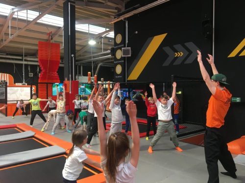 Uczniowie-kl.-I-III-w-parku-trampolin