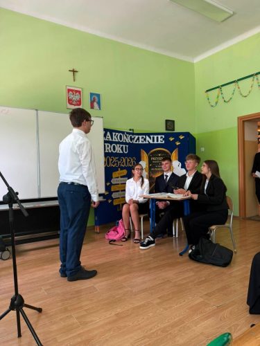Przedstawienie-uczniow-klasy-VIII-7