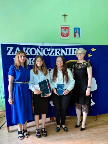 Wreczenie-wyroznien-dla-uczniow-i-listow-gratuacyjnych-dla-rodzicow-17