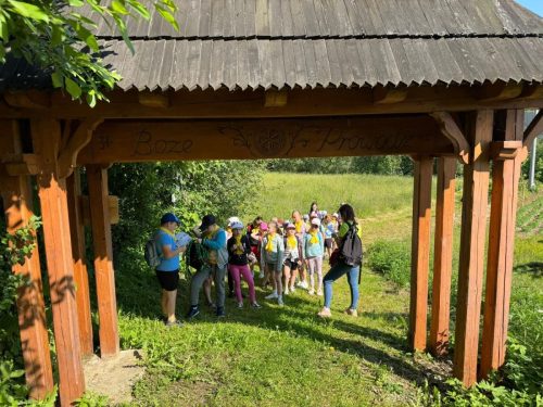 SPACER-Z-BLOGOSLAWIONYM-–-WYCIECZKA-UCZNIOW-KLAS-I–III-DO-LAPSZ-NIZNYCH-28