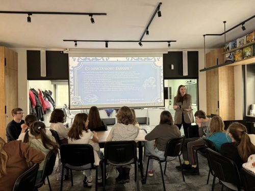 Uczniowie-klasy-VI-VIII-na-warsztatach-w-Publicznej-Bibliotece-1