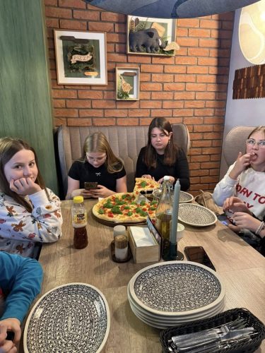 Uczniowie-klasy-VI-VIII-na-warsztatach-w-Publicznej-Bibliotece-17