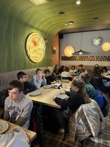 Uczniowie-klasy-VI-VIII-na-warsztatach-w-Publicznej-Bibliotece-18