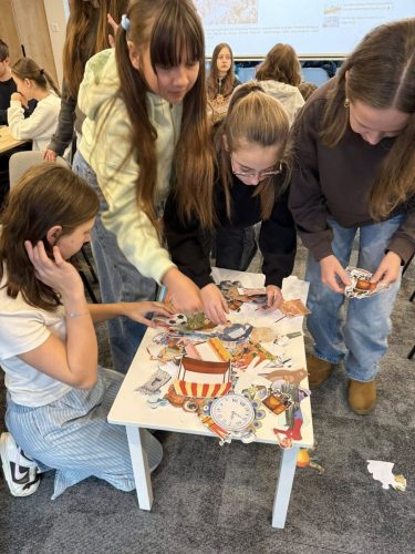 Uczniowie-klasy-VI-VIII-na-warsztatach-w-Publicznej-Bibliotece-2