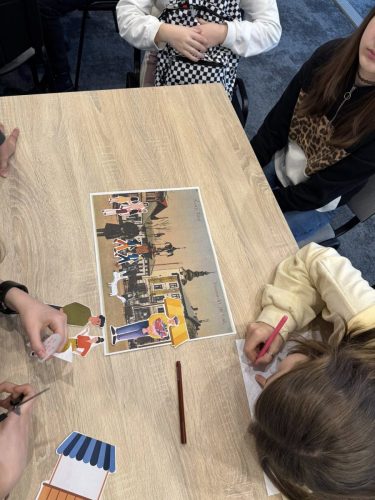 Uczniowie-klasy-VI-VIII-na-warsztatach-w-Publicznej-Bibliotece-6