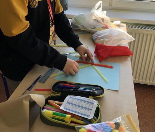 Prace-wykonywane-podczas-realizacji-projektu-edukacyjnego-Multisensoryczne-poznawanie-swiata-tworzenie-napisu-Kreatywnosc-8