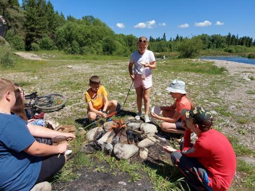 Uczniowie-klasy-V-podczas-wycieczki-rowerowej-Nad-Przelom-Bialki-7