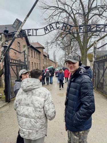 Wycieczka uczniów kl. 8 do Miejsca Pamięci i Muzeum Auschwitz-Birkenau 2025