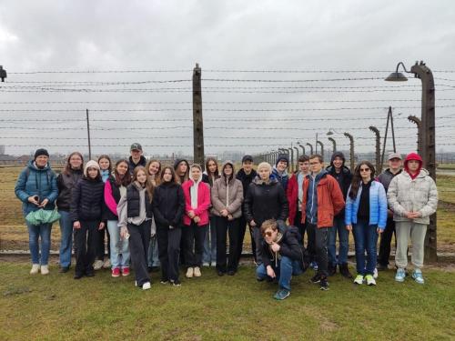 Wycieczka-uczniow-kl.-8-do-Miejsca-Pamieci-i-Muzeum-Auschwitz-Birkenau-6