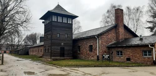 Wycieczka-uczniow-kl.-8-do-Miejsca-Pamieci-i-Muzeum-Auschwitz-Birkenau-9