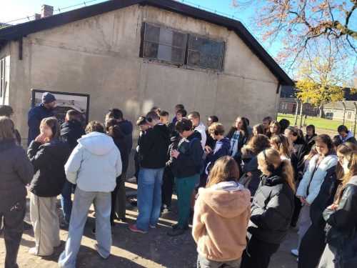 Uczniowie-klasy-8-na-wyciecze-w-Oswiecimiu-3