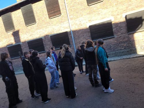 Uczniowie-klasy-8-na-wyciecze-w-Oswiecimiu-4