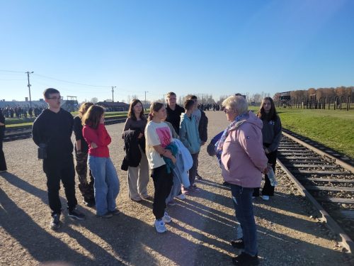 Uczniowie-klasy-8-na-wyciecze-w-Oswiecimiu-5