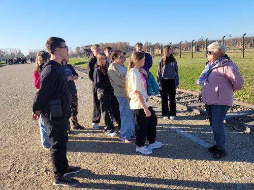 Uczniowie-klasy-8-na-wyciecze-w-Oswiecimiu-7