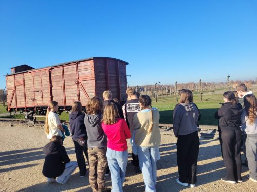 Uczniowie-klasy-8-na-wyciecze-w-Oswiecimiu-9