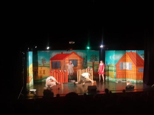Spektakl-teatralny-pt.-Przyjaciele-z-Bullerbyn-w-MOK-w-Nowym-Targu-3