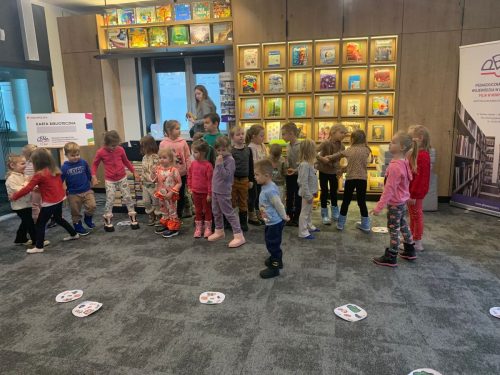 Przedszkolaki-podczas-warsztatow-w-Bibliotece-Pedagogicznej-2