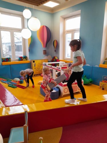 Przedszkolaki-podczas-zabawy-w-Malpim-Gaju-3