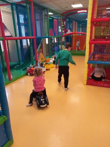 Przedszkolaki-podczas-zabawy-w-Malpim-Gaju-9