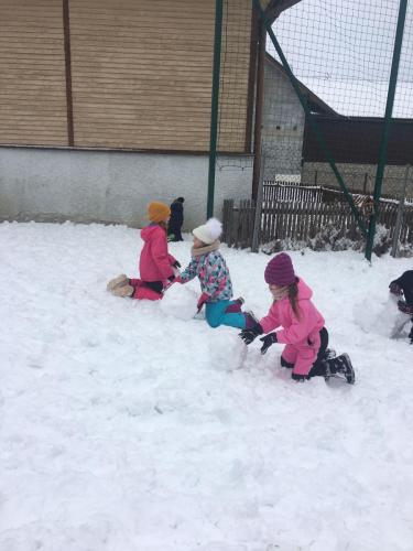 ZIMOWE ZABAWY NA ŚNIEGU KLAS II I III 2025
