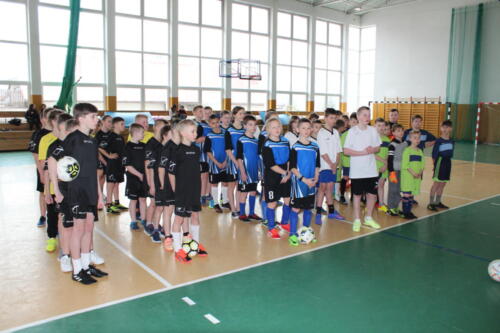 Reprezentacja-naszej-szkoly-podczas-turnieju-pilki-noznej-„Z-Podworka-na-Stadion-o-Puchar-Tymbarku-0