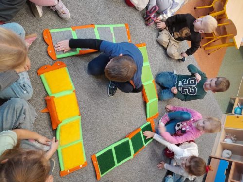 Przedszkolaki-podczas-zajec-sensorycznych-4