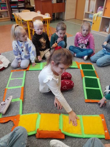 Przedszkolaki-podczas-zajec-sensorycznych-6