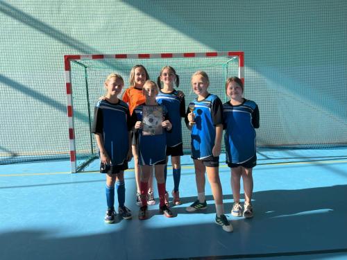 Zawody-sportowe-pilka-nozna-kl.-IV-VI-reprezentacja-dziewczyn